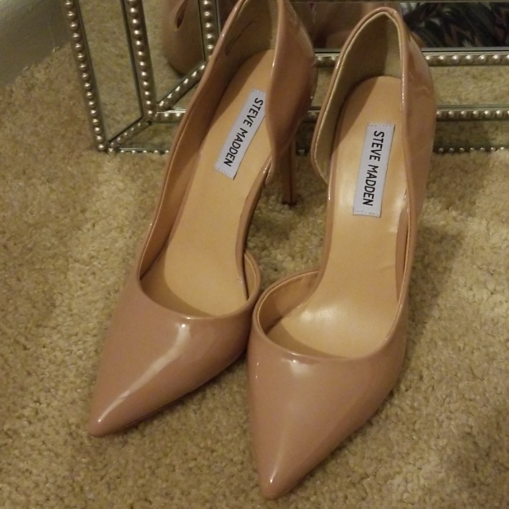 Steve Madden nude pump